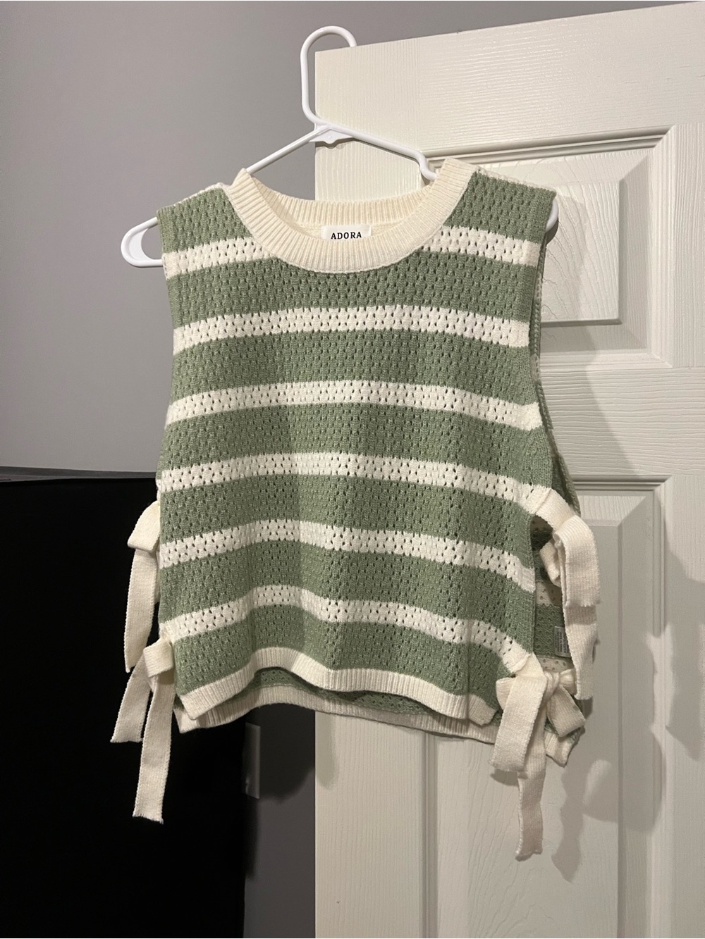 Striped Sleeveless Knit Sweater Vest in Save and cream NWT